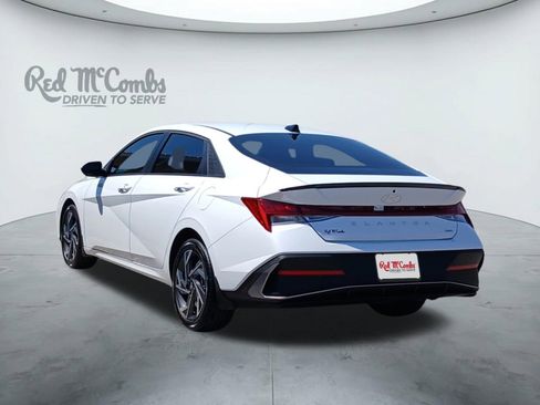 New 2025 Hyundai Elantra SEL image 3