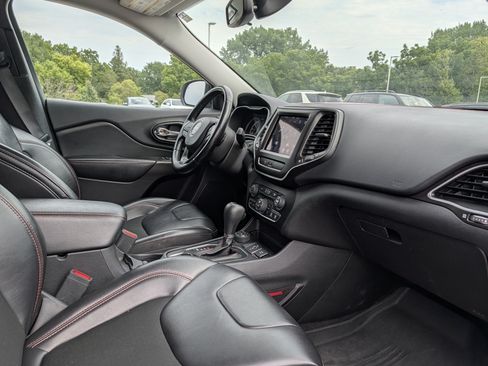 Used 2020 Jeep Cherokee Trailhawk w/ Cold Weather Group AWD/4WD image 19