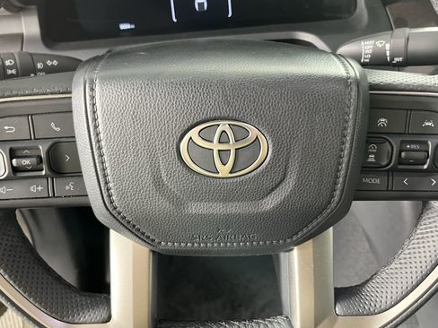 Used 2025 Toyota Tacoma TRD Sport image 14