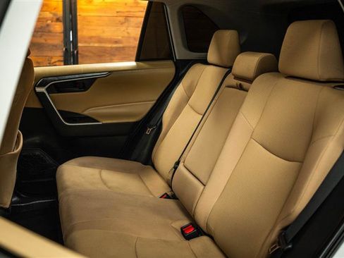 Used 2022 Toyota RAV4 LE image 10