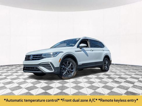 Used 2024 Volkswagen Tiguan SE image 2