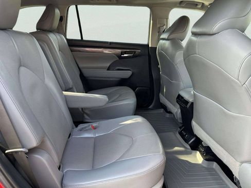 Used 2022 Toyota Highlander Limited AWD/4WD image 14