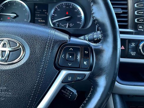 Used 2017 Toyota Highlander Limited Platinum image 24