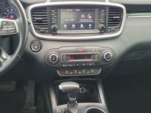 Used 2020 Kia Sorento LX AWD/4WD image 29