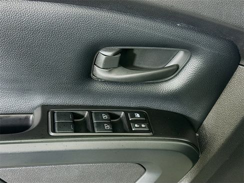 Used 2017 Nissan Titan S image 20