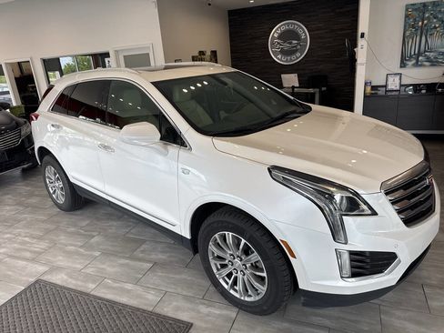 Used 2017 Cadillac XT5 Luxury AWD/4WD image 3