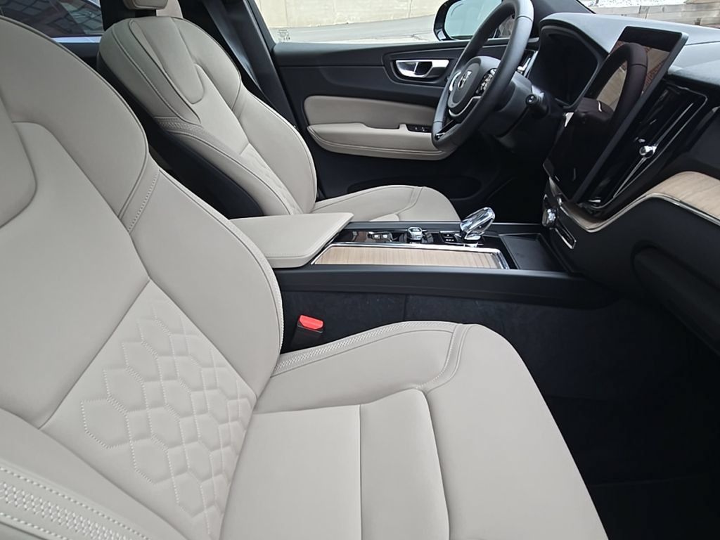 New 2026 Volvo XC60 B5 Plus w/ Protection Package Premier AWD/4WD image 9