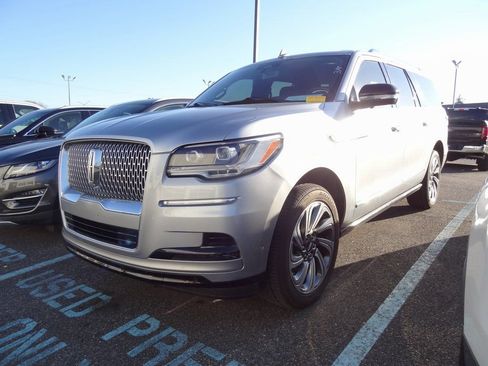 Certified 2024 Lincoln Navigator L 4WD image 2