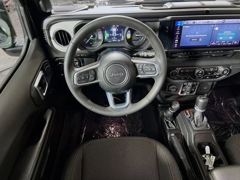 Used 2024 Jeep Wrangler Unlimited Sahara AWD/4WD image 19