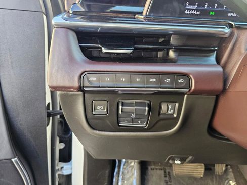 Certified 2023 Cadillac Escalade ESV Sport Platinum w/ LPO, ONYX Package image 33