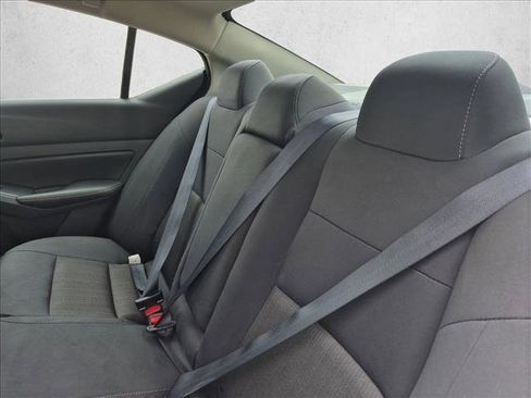 Used 2025 Nissan Altima 2.5 SV FWD image 17