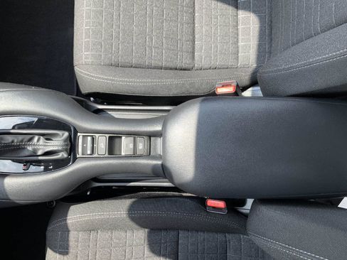 Certified 2025 Honda HR-V LX image 24