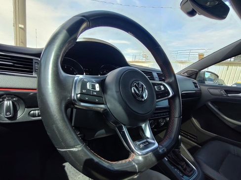 Used 2017 Volkswagen Jetta GLI image 15