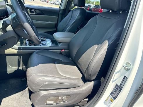 Used 2026 Kia Carnival FWD image 19