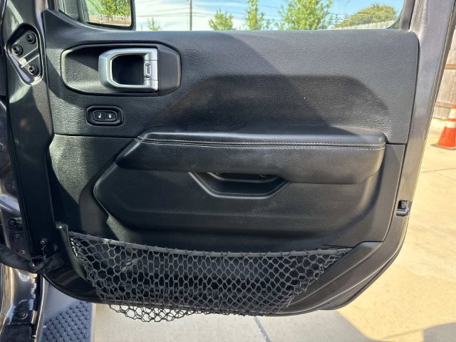 Used 2018 Jeep Wrangler Unlimited Sahara AWD/4WD image 13