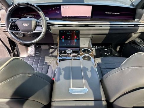 Certified 2025 Cadillac Escalade Premium Luxury Platinum AWD/4WD image 18