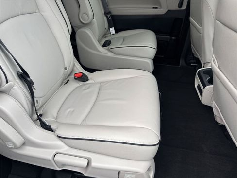 Used 2026 Honda Odyssey Touring image 17