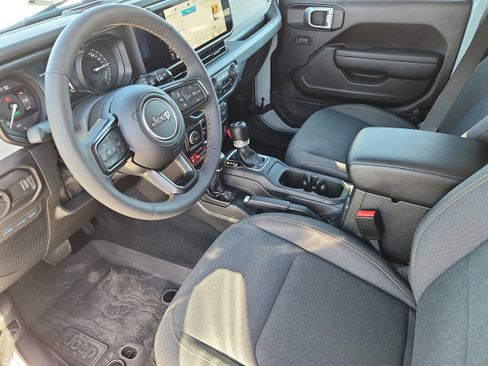 Used 2024 Jeep Wrangler Unlimited AWD/4WD image 9