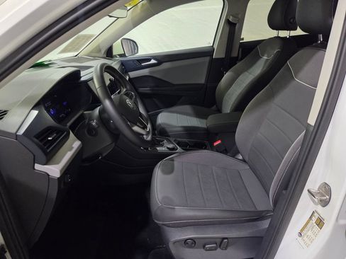 Used 2023 Volkswagen Taos SE w/ Panoramic Sunroof Package AWD/4WD image 17