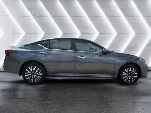 Used 2024 Nissan Altima 2.5 SV w/ SV Premium Package AWD/4WD image 5