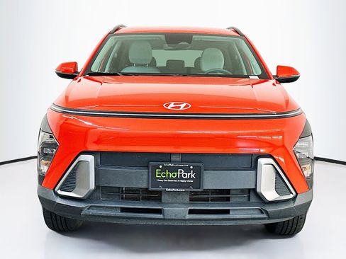 Used 2025 Hyundai Kona SEL image 2