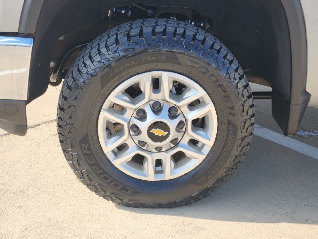 Used 2024 Chevrolet Silverado 2500 LT w/ Convenience Package AWD/4WD image 17