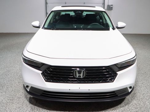 Used 2023 Honda Accord EX image 4