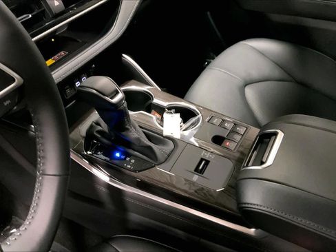 New 2026 Toyota Highlander Platinum AWD/4WD image 7