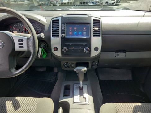 Used 2019 Nissan Frontier SV image 5
