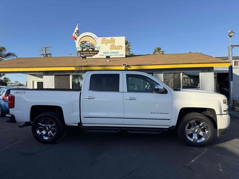 Used 2017 Chevrolet Silverado 1500 LTZ Z71 w/ LTZ Plus Package image 4