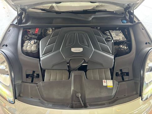 Used 2023 Porsche Cayenne AWD/4WD image 28