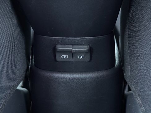 Used 2020 Nissan Versa S image 29