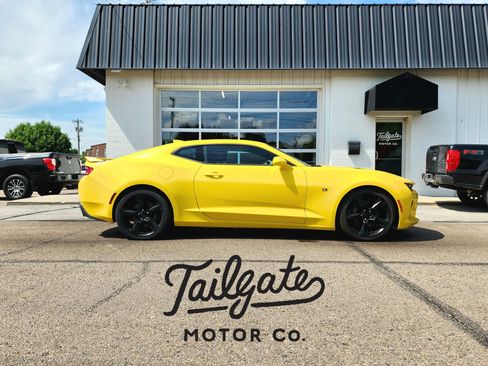 Used 2016 Chevrolet Camaro SS RWD image 1