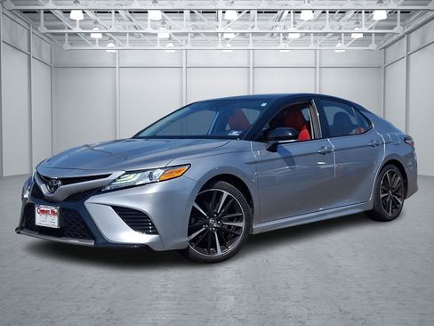 Used 2020 Toyota Camry XSE image 1