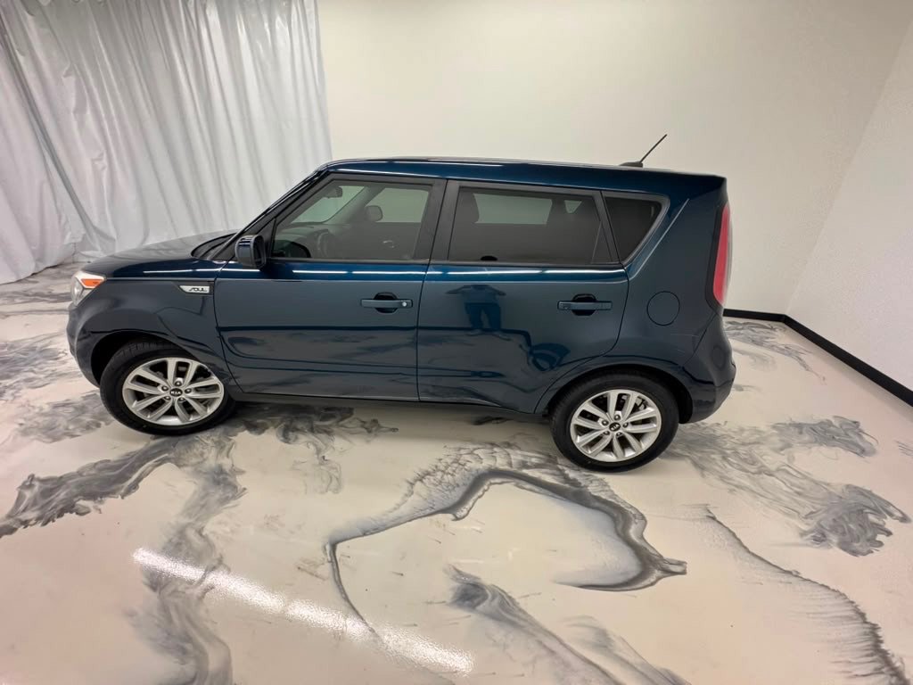 Used 2017 Kia Soul + FWD image 5