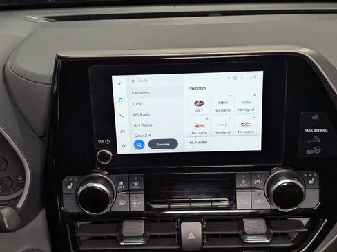 Used 2023 Toyota Highlander XLE image 19