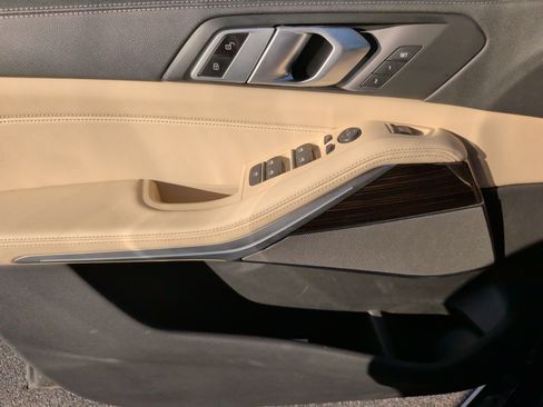 Used 2021 BMW X5 xDrive40i w/ Premium Package image 25