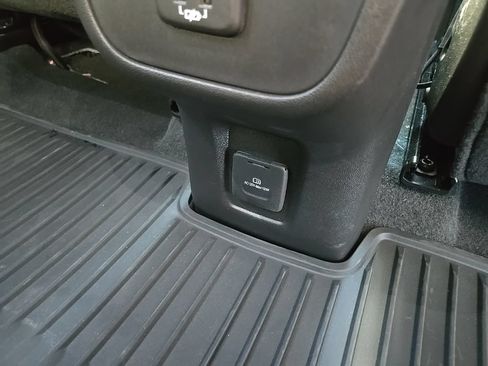 Used 2024 Chevrolet Equinox Premier AWD/4WD image 86