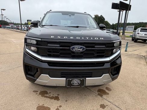 Used 2025 Ford Expedition Platinum AWD/4WD image 9
