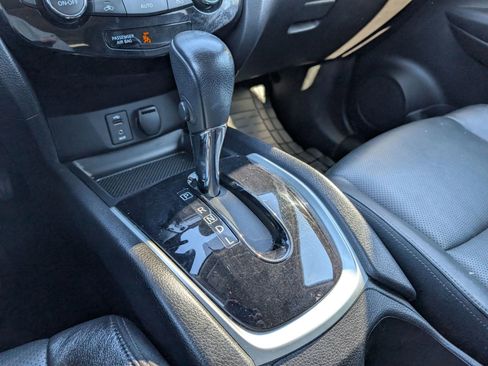 Used 2015 Nissan Rogue SL w/ SL Premium Package image 29