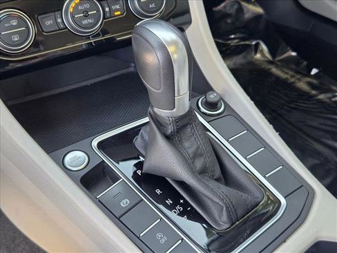 Used 2019 Volkswagen Jetta SEL Premium image 12