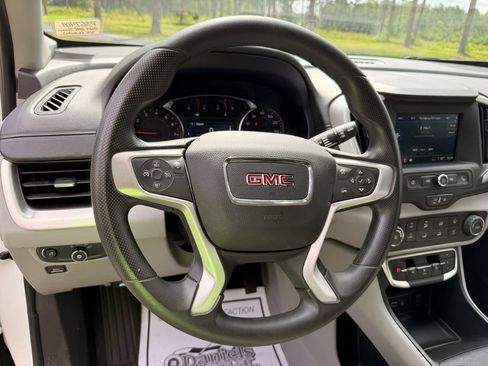 Used 2024 GMC Terrain SLE FWD image 15