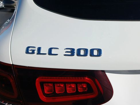 Used 2021 Mercedes-Benz GLC 300 4MATIC image 11