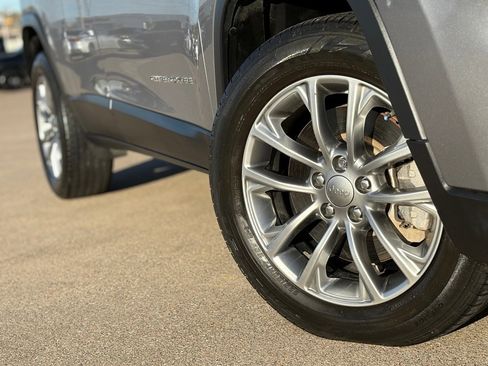 Used 2022 Jeep Cherokee Latitude Lux image 10