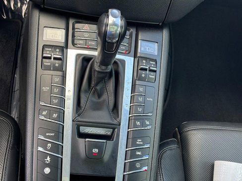 Used 2018 Porsche Macan S image 22