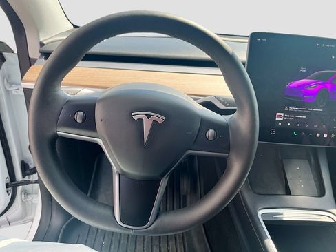 Used 2025 Tesla Model Y Long Range AWD/4WD image 11