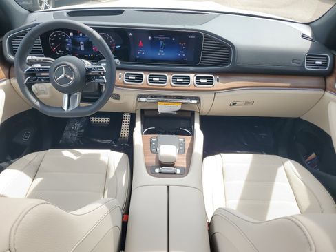 New 2026 Mercedes-Benz GLS 580 4MATIC image 15