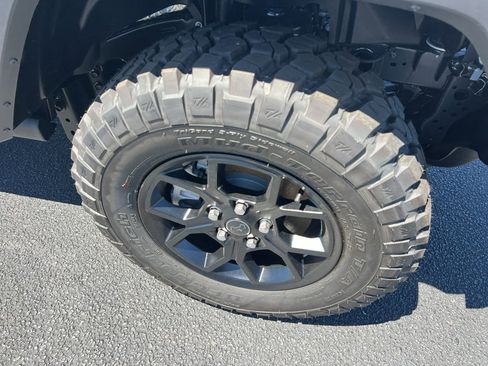 New 2025 Jeep Gladiator Sport image 16