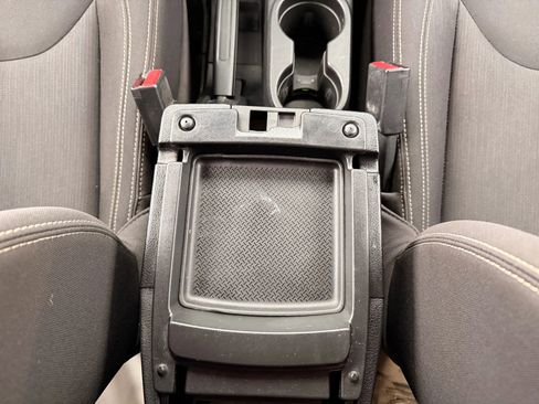 Used 2015 Jeep Wrangler Unlimited Sahara w/ Connectivity Group image 39