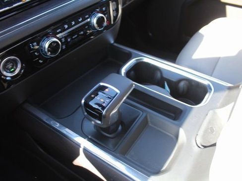 Used 2023 GMC Sierra 1500 SLT image 32